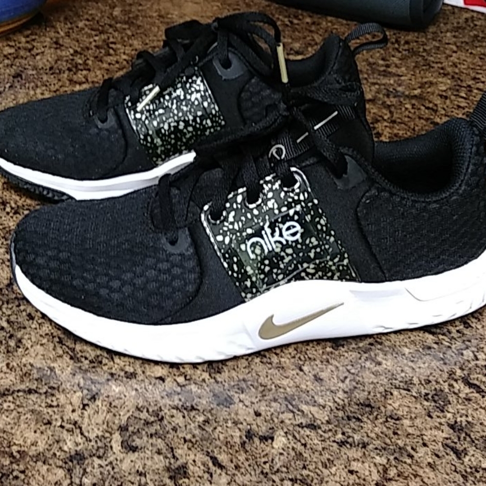 Nike renew woman size 8